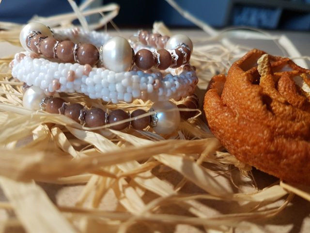 imusau.lt | listing 16. Rankų darbo apyrankė