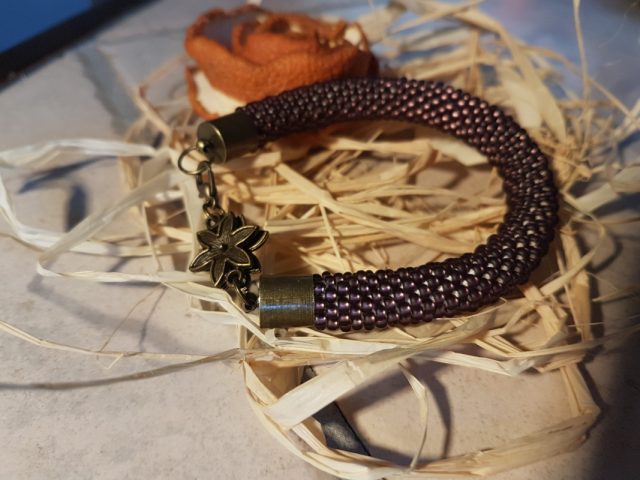 imusau.lt | listing 22. Rankų darbo apyrankė