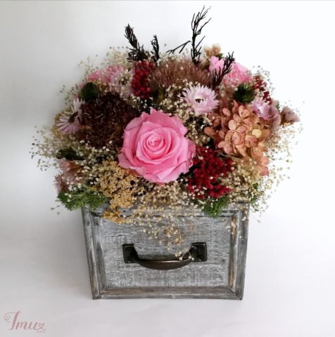 imusau.lt | parduodama Medinė dėžutė su miegančiomis rožėmis