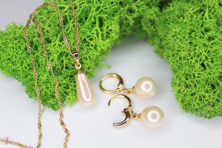 imusau.lt | parduodama Elegantiškas moteriškas papuošalų komplektukas su perliukais iš medicininio metalo