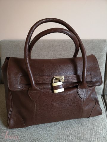 imusau.lt | listing Didelė talpi ruda rankinė. Išmatavimai apie 39x30x12cm. Turi defektų