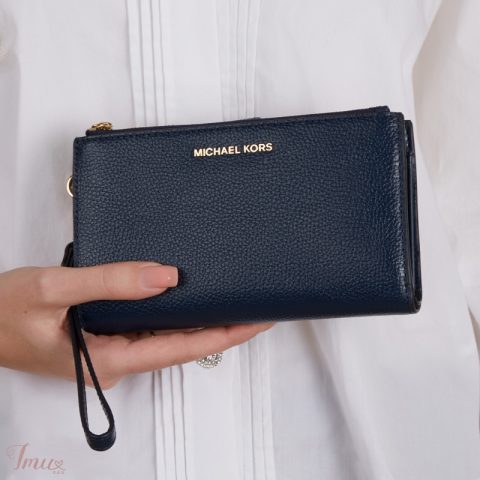 imusau.lt | parduodama Michael Kors 🤩 Smartphone 🩶 didelė su vieta telefonui 🖤 tik 85€