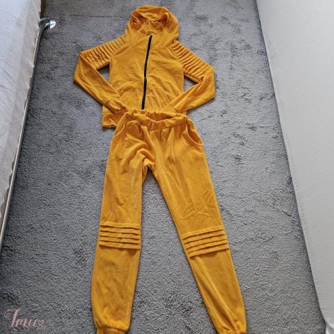 imusau.lt | parduodama Kostiumas veliūrinis