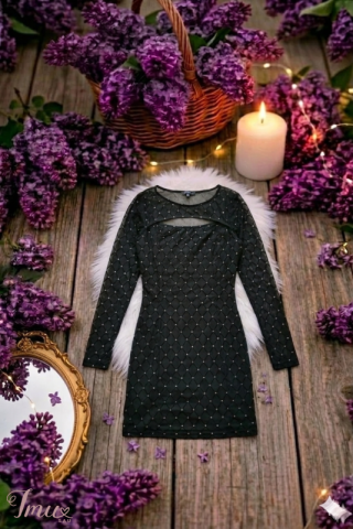 imusau.lt | listing Juoda elegantiška suknelė su dekoratyviniu raštu